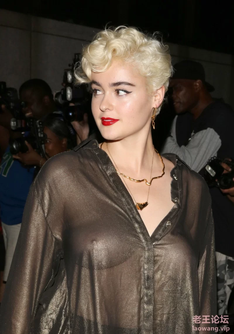 Stefania Ferrario Topless Nude (1)_-1889111928_.jpg